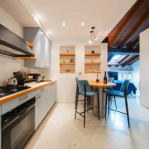  Apartment The Gallery Center